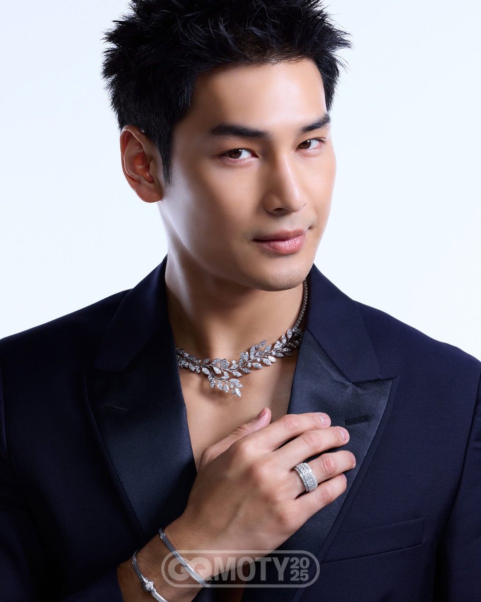 ApoNattawinofc's tweet image. ‘พอได้ออกไปเจอโลกกว้างขึ้น ยิ่งเห็นเลยว่าโลกนี้ใหญ่มาก

มุมมองของคนระดับโลกเขาไม่ได้มองแค่ประเทศตัวเอง แต่เขามอง ทั้งโลกว่าผู้คนทั่วโลกคิดอย่างไรทำงานกันแบบไหน’

อาโป-ณัฐวิญญ์ วัฒนกิติพัฒน์ 
Thailand’s Global Star of the Year 2025 | GBA of Piaget

#ApoNattawin #Piaget
#MOTY2025