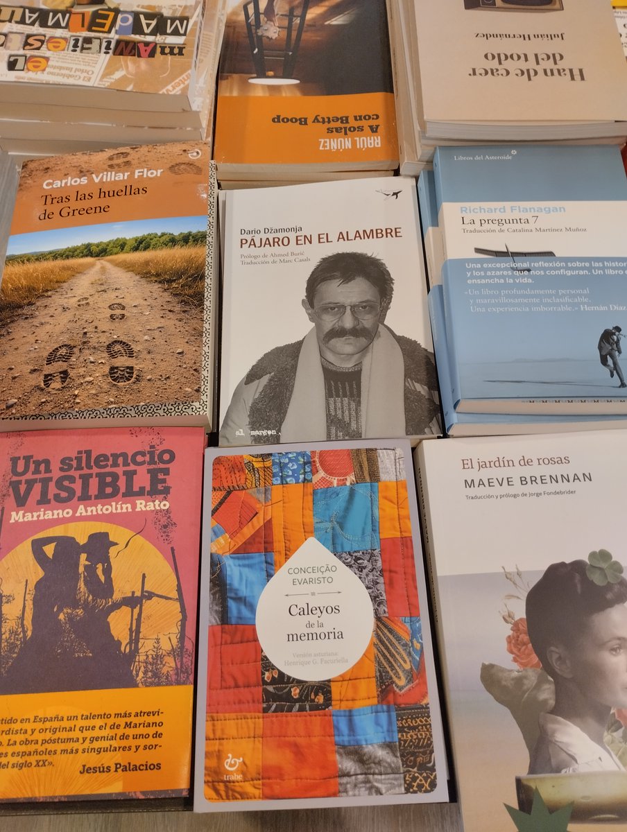 Na mesa de novedaes de <a href="/mataderounolib/">Librería Matadero Uno</a> tenéis 'Caleyos de la memoria', la novela de Conceiçao Evaristo que traduxo Henrique Facuriella pa la colección Calume d'<a href="/edicionesTrabe/">edicionesTrabe</a>
Recordái, onde destaquen los llibros de Calume, entrái de frente y ensin mieu. 
#lleernasturianu2025