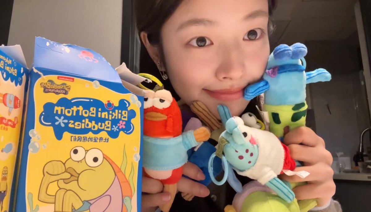 h3llojiwoo's tweet image. เคลียร์งานเสร็จเลยไล่ดูvlogรั่วหาน น้องน่ารักมากเลยอะ ฮีลใจพี่สาวออฟฟิศตอนเหนื่อย ๆ มาก 🥹🩷