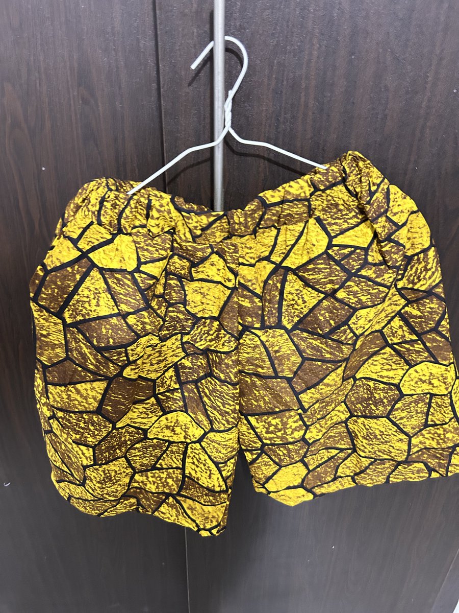 yay_tunes's tweet image. Ankara shorts 
Size 6-10
Price : 3k
Location : Abuja 
Pls help Rt 🙏🏾🙏🏾