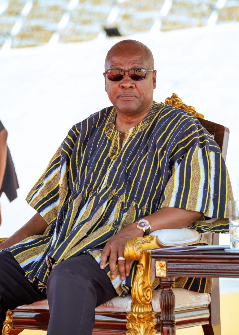 Bridget_Otoo's tweet image. Happy Birthday to His Excellency President @JDMahama 

My favourite and Your Favourite President.