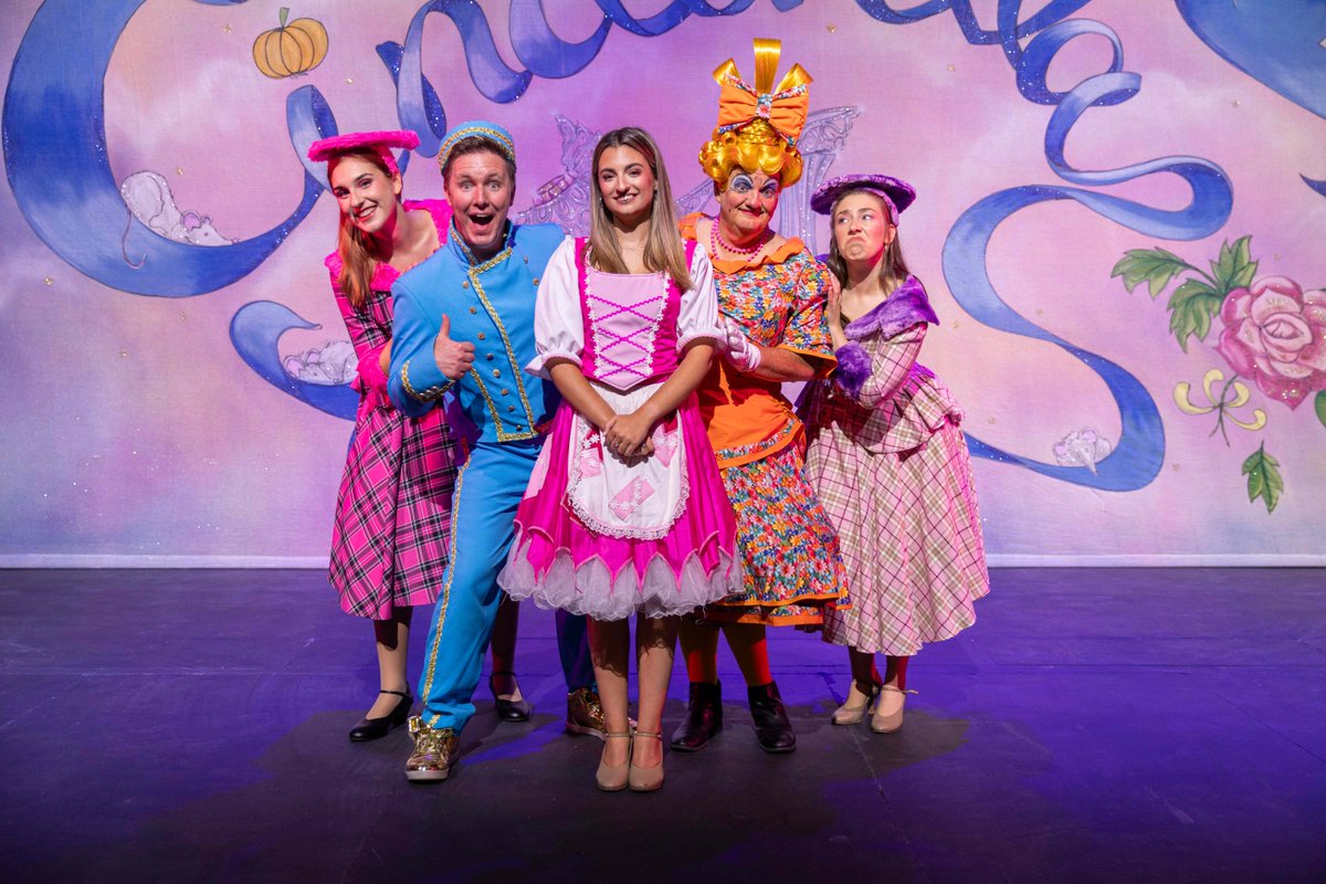 ChequerMead's tweet image. 👑✨ JUST 1 WEEK TO GO! ✨👑

The clock is ticking... Cinderella opens in just 7 days at Chequer Mead! 🎭🎉

📆 6 Dec 2025 – 4 Jan 2026
🎟️ loom.ly/wkY5kTI

#CinderellaPanto #ChristmasMagic #PantoSeason #EastGrinstead #ChequerMead