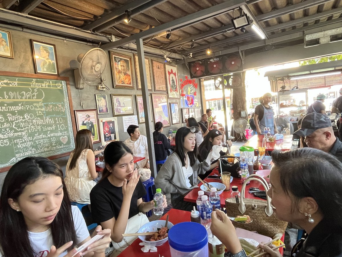 #Thai Olympic Committee #noodles #Thewet #restroom #กรรมการโอลิมปิค มีตึกเก่าแก่สวยงาม #สุขาอยู่หนใด สะอาด ใกล้ย่านของกิน ระหว่างรอประชุม กินกาแฟฝั่งตรงข้ามสำนักงานพระคลังข้างที่