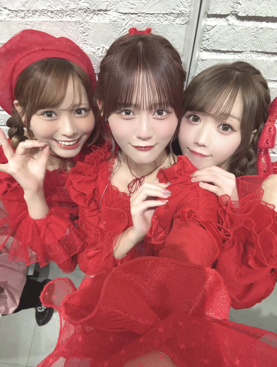 『 #ベストアーティスト2025 』
第一部 出演させていただきました🎤

ずっと憧れていた番組だったので
夢のような時間でした…✨
ありがとうございました！🫶

「とくべチュ、して」いかがでしたか？♡

久々に歌唱衣装でのパフォーマンス❣️
とっても嬉しかったです(〃´꒳`〃)