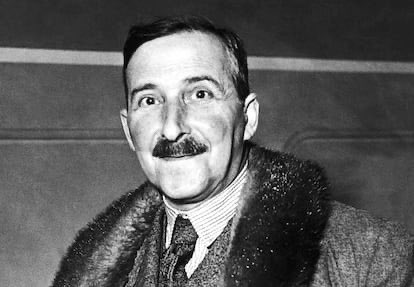 Toda ola, por alta y fuerte que sea, acaba por desplomarse sobre sí misma. (…)

Stefan Zweig