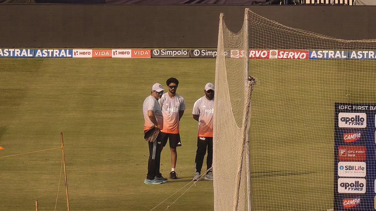 Ruturaj is talking to Hari and Batting Coach on tomorrow's match 🏏🇮🇳