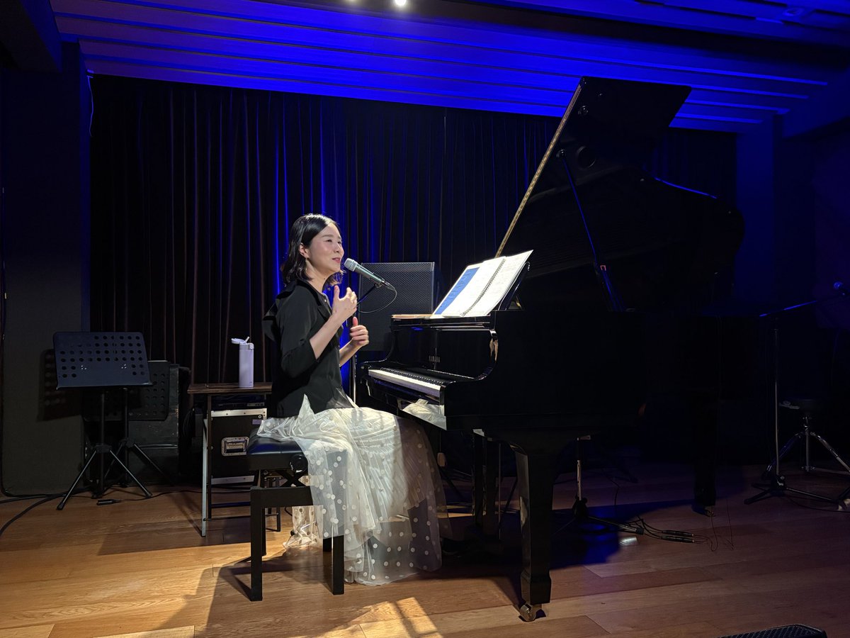 babolatrunner's tweet photo. シニアライフの推し活
大藤史さんの"聴くだけで心が整う"『眠れるピアノ弾き語り』ライブin 神楽坂天窓。メンタルケア、プチボイスレッスン、俳優 の本間ひとしさんとオリジナルショートストーリー歌物語り、新曲3曲と盛り沢山の内容で楽しめました。ありがとうございました。
#大藤史 #ピアノ弾き語り https://t.co/ra2APUJGBw