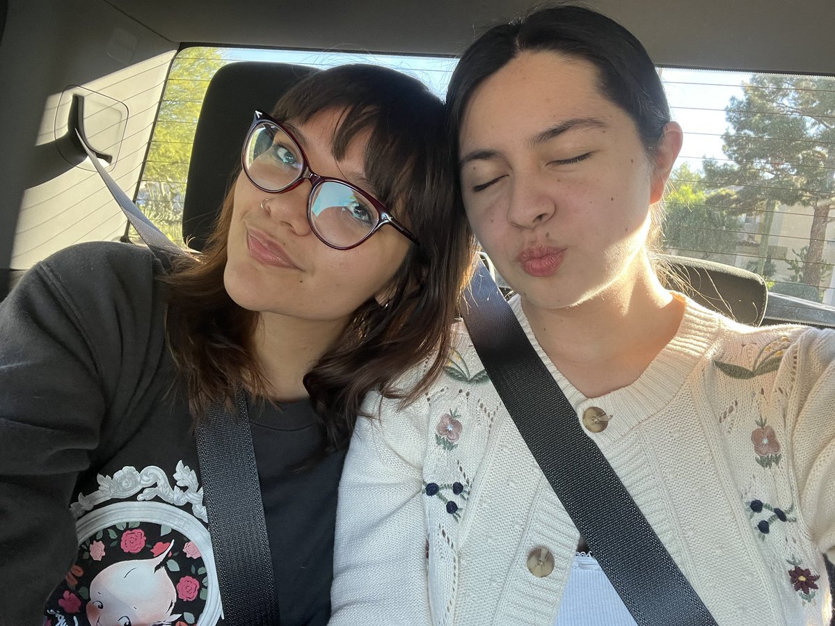 IHeartMeIo's tweet photo. me and the wife are so cute https://t.co/nKMZVv7uiL