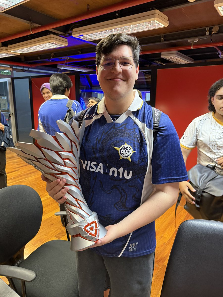 Que Lucas rojo piense que tengo 40 años que es??