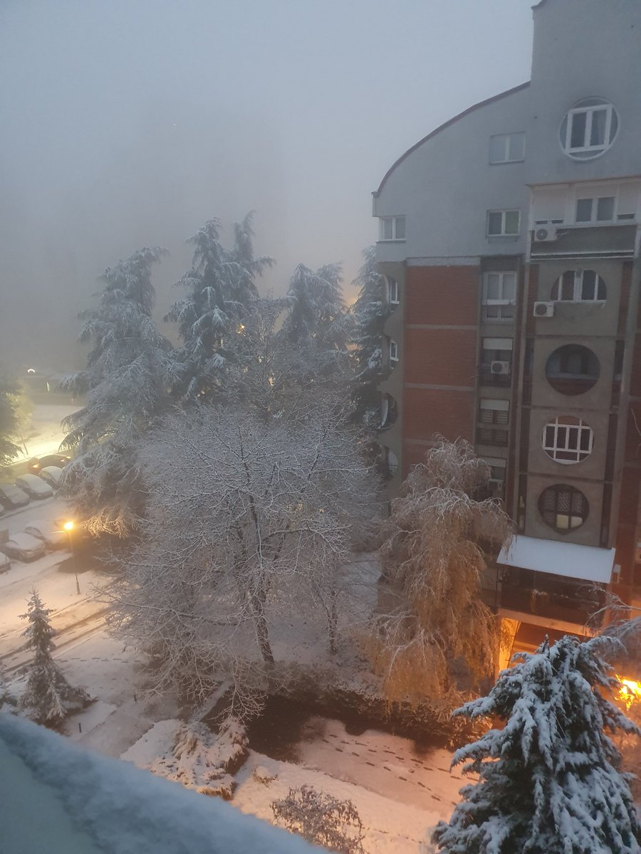Evo, ako ne znate kako izgleda sneg ❄️