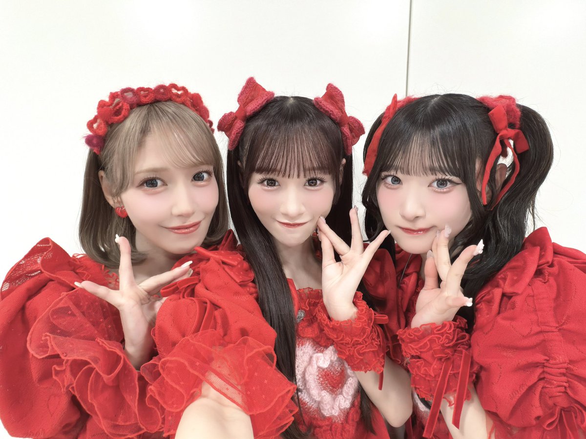 音嶋莉沙　とくべチュ、して　赤衣装　直筆　ヨリ ベストアーティスト2025 生放送ありがとうございました😊 『とくべチュ