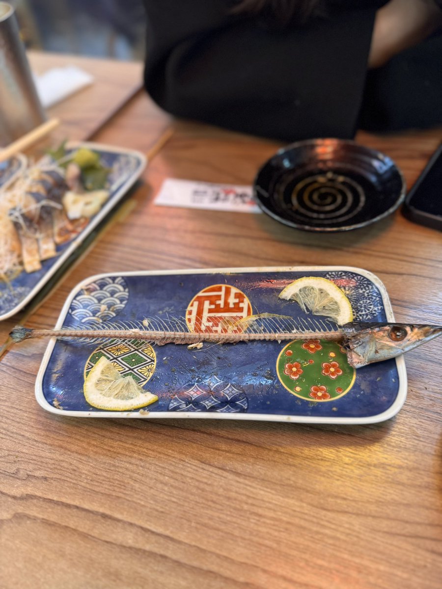 SmartSpaceDogs's tweet image. なんの取り柄もありませんがサンマの食べ方だけは褒められます