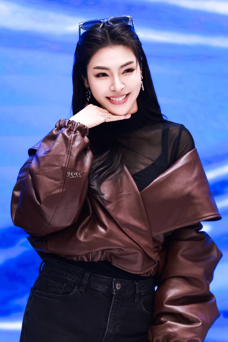 FayeMalisornEU's tweet photo. P'Faye looks so unbelievably beautiful today 😍💛 Every photo and video is just… perfection. Our girl is glowing so much! ✨

EXTRAORDINARY FAYE
#FayeFSinShanghai
#FayePeraya
#ฝ้ายพีรญา https://t.co/8K6Vl8f5Zo