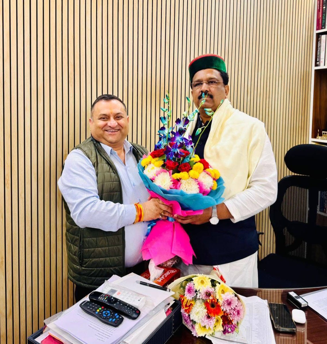 VinayKumar_INC's tweet photo. दिल्ली में अखिल भारतीय कांग्रेस कमेटी के राष्ट्रीय महासचिव नासिर हुसैन जी, राष्ट्रीय कोषाध्यक्ष श्री अजय माकन जी व कांग्रेस पार्टी के  एवं झारखंड मामलों के प्रभारी के राजू से राष्ट्रीय कांग्रेस कार्यालय इंदिरा भवन में शिष्टाचार भेंट की। https://t.co/UIwfZVDSHt