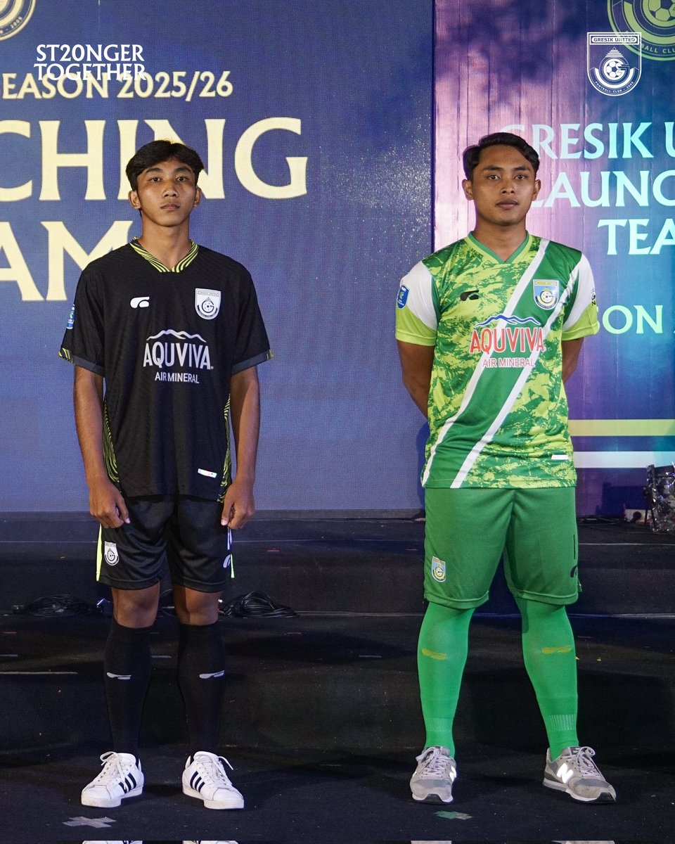 gresikutdFC's tweet image. Launching Team Gresik United musim 2025/26 resmi digelar Jumat malam. Mulai dari peresmian Skuad &amp;amp; Jersey baru, pengumuman sponsorship, santunan anak yatim perkenalan Gresik United Football Academy, serta Hall of Jersey yang menampilkan deretan Jersey original kesebelasan Gresik.