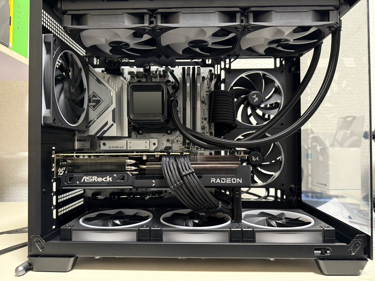 自作PC更新したので CPU：Ryzen 7 7800X3D GPU ：RX 9070XT メモリ