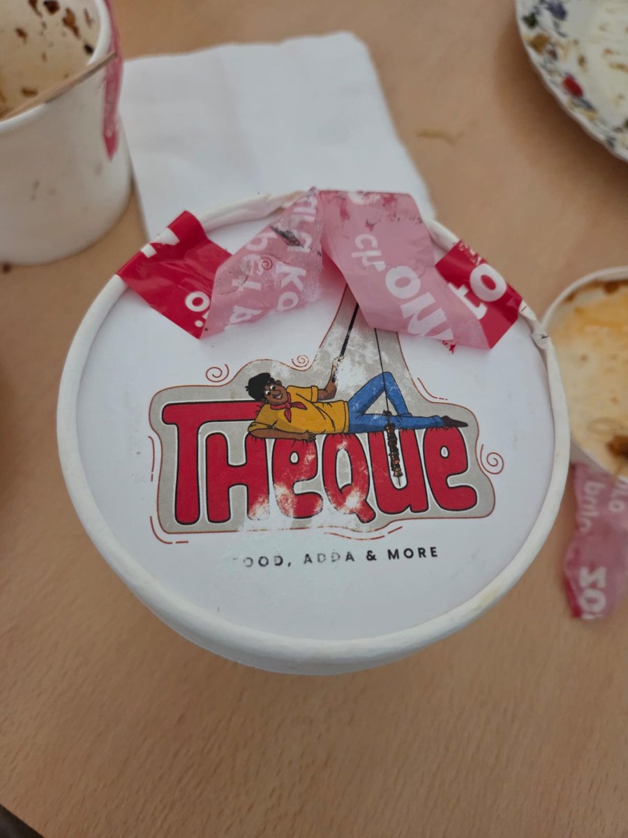 ApurbaC88's tweet photo. Found Cockroach 🪳 inside food delivered by #Theque #CityResidency #Durgapur #fssai https://t.co/WBGZ4wBlGj