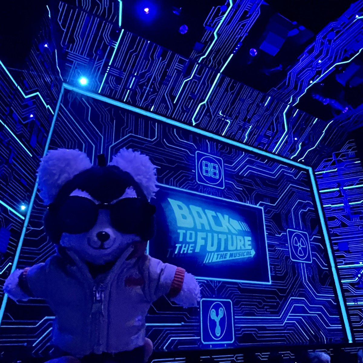 comugi99's tweet image. バックトゥーザ・フューチャー観劇

本当に飲む！本当に燃える！
クライマックスの疾走感やハラハラが凄かった！