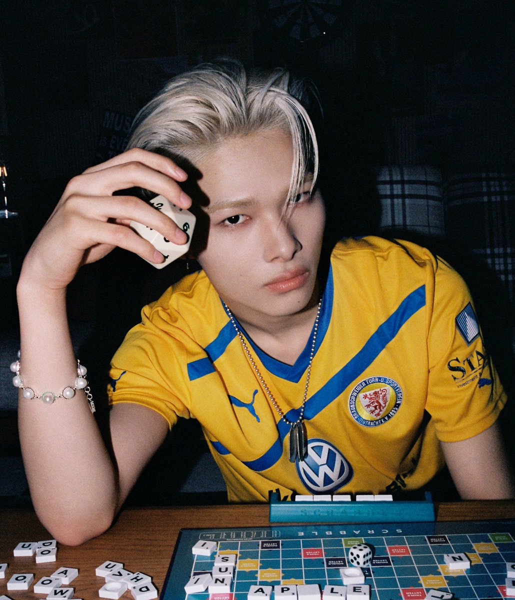 allforchulsoo's tweet image. NI-KI LOOKS SO GOOD IN THIS FIT 😭😭