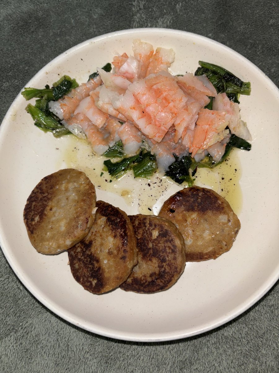 今日の夕食😊11/29土曜日
もうすぐ師走……早すぎる💦
後半は大病しちゃったが来年は健康に気をつけまーす😊
あじバーグ🐟
ほうれん草とエビのサラダ🥗

ご馳走様でした😋