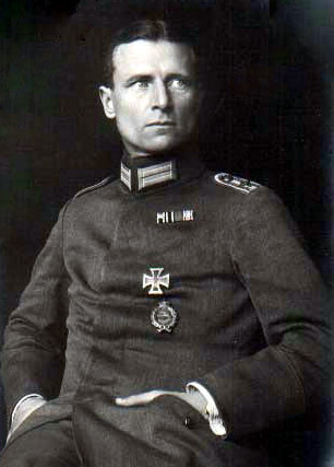 29 Nov 1917, Erwin Böhme, German flying ace with 24 victories &amp; member of squadron commanded by Manfred von Richthofen, killed in action by an Armstrong-Whitworth F.K.8, during mission over Zonnebeke, Belgium. Awarded Pour le Mérite medal 5 days before died, aged 38. #WW1