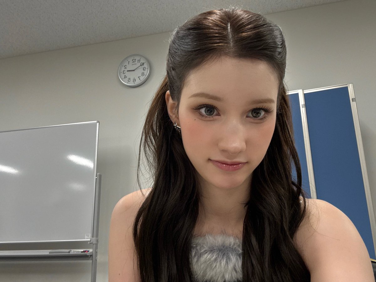 251129 🫧

🦁 hi
🦁 📸
🦁 a gift~

#휴닝바히에 #HUENING_BAHIYYIH