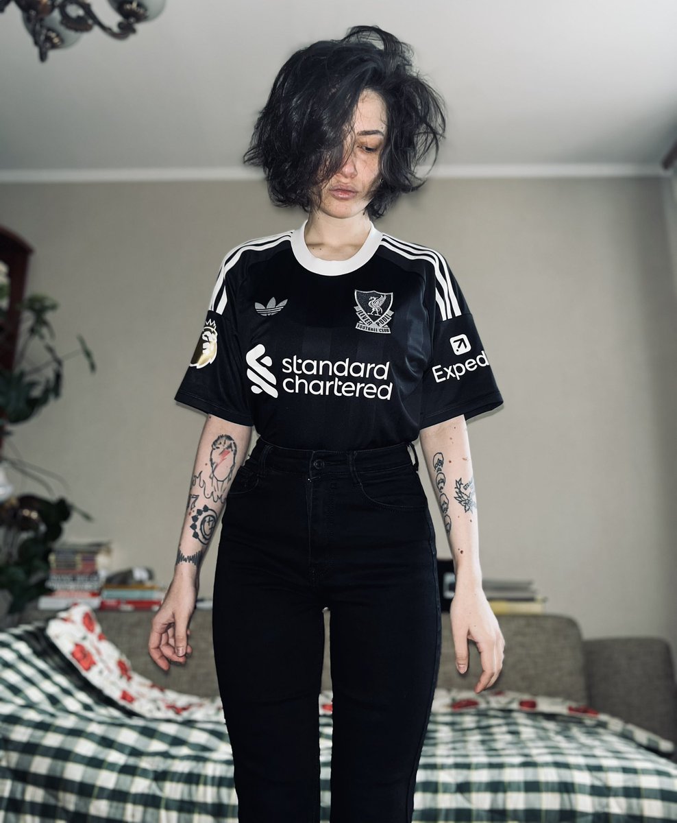 subzeroiq's tweet image. Preparing to mourn the loss of another 3 points to West Ham… 🤭🖤