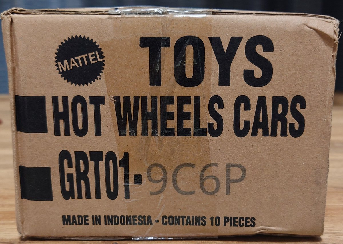 日本未入荷分や今月買えなかったものなどを海外から取り寄せました