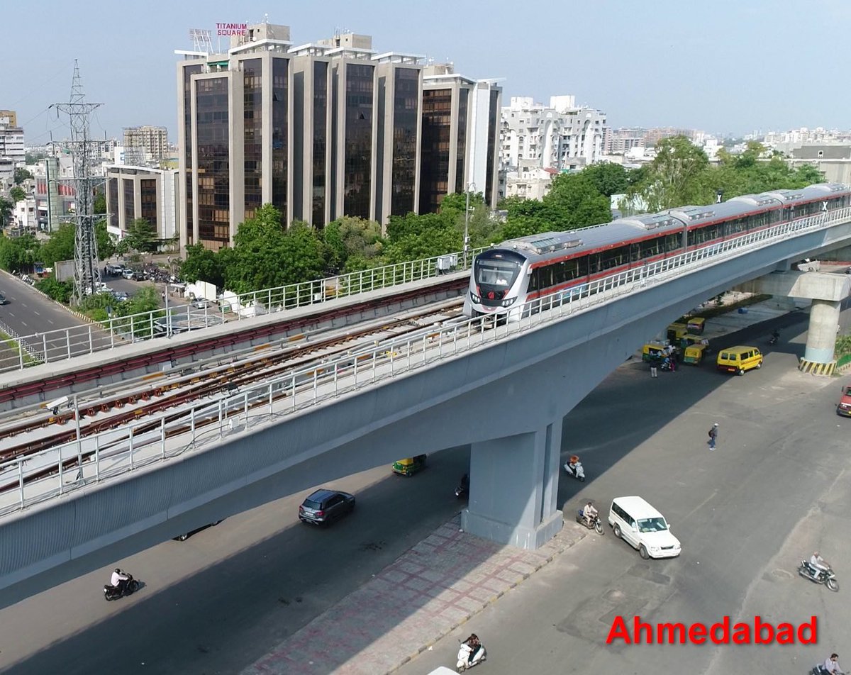 gujarat_plus_'s tweet image. Do you think Ahmedabad Metro looks more beautiful because it has no Overhead Electrical Cables &amp;amp; Poles like other metros ? 🤔

Other metro                       Ahmedabad metro