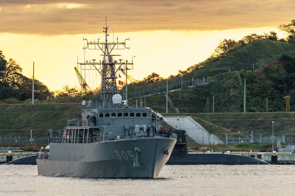 横須賀船越地区に早朝入港する掃海艦ひらど（JS Hirado, MSO-305） 日