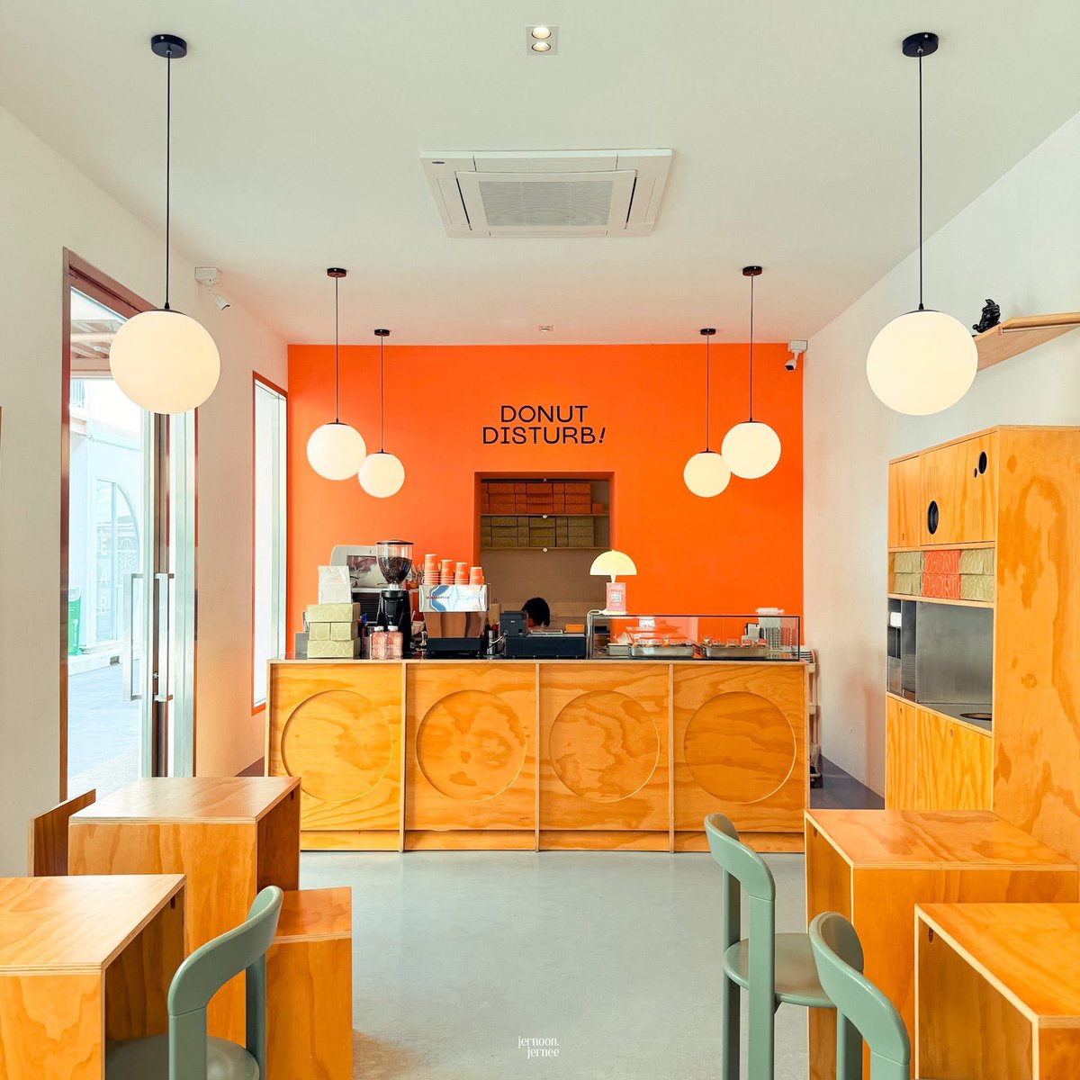 osakatochicaco's tweet image. วันจันทร์ พี่ไปอีเวนท์ที่คาเฟ่กับน้องๆในค่าย ร้านน่ารักมาก โดนัทน่ากินสุดๆ แต่เป็นงานปิดน้า เพราะร้านค่อนข้างเล็ก รอดูรูปนะคับ

#maxky_rp