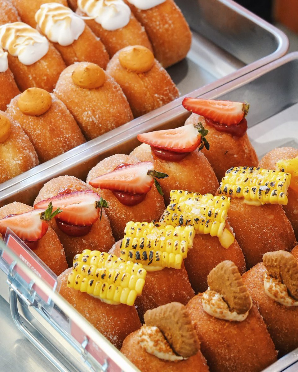 osakatochicaco's tweet image. วันจันทร์ พี่ไปอีเวนท์ที่คาเฟ่กับน้องๆในค่าย ร้านน่ารักมาก โดนัทน่ากินสุดๆ แต่เป็นงานปิดน้า เพราะร้านค่อนข้างเล็ก รอดูรูปนะคับ

#maxky_rp