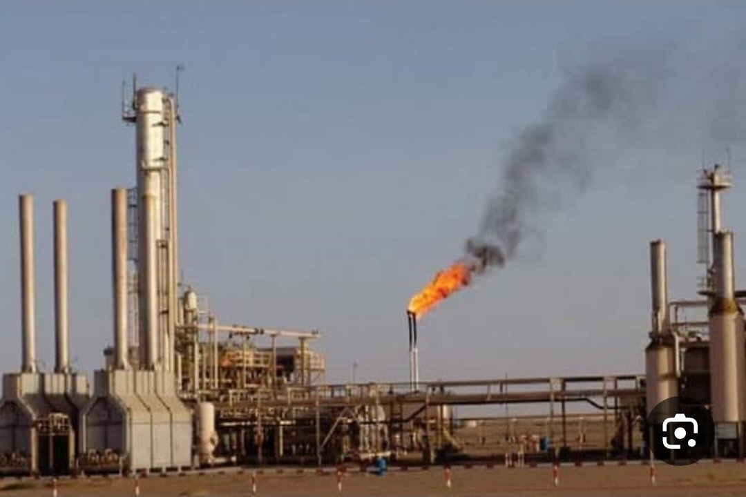 #عاجل
"حلف الديزل" يحاصر قطاع 14 ببترومسيلة بـ 50 طقماً، والشركة تصدر أوامر إخلاء عاجلة للعمال والمهندسين .
القطاع 14 هو القلب الحيوي، والسيطرة عليه تُعد انقلاباً نفطياً خطيراً.
التوتر يتصاعد…
#حضرموت
#زاهر_بن_الشيخ_ابوبكر