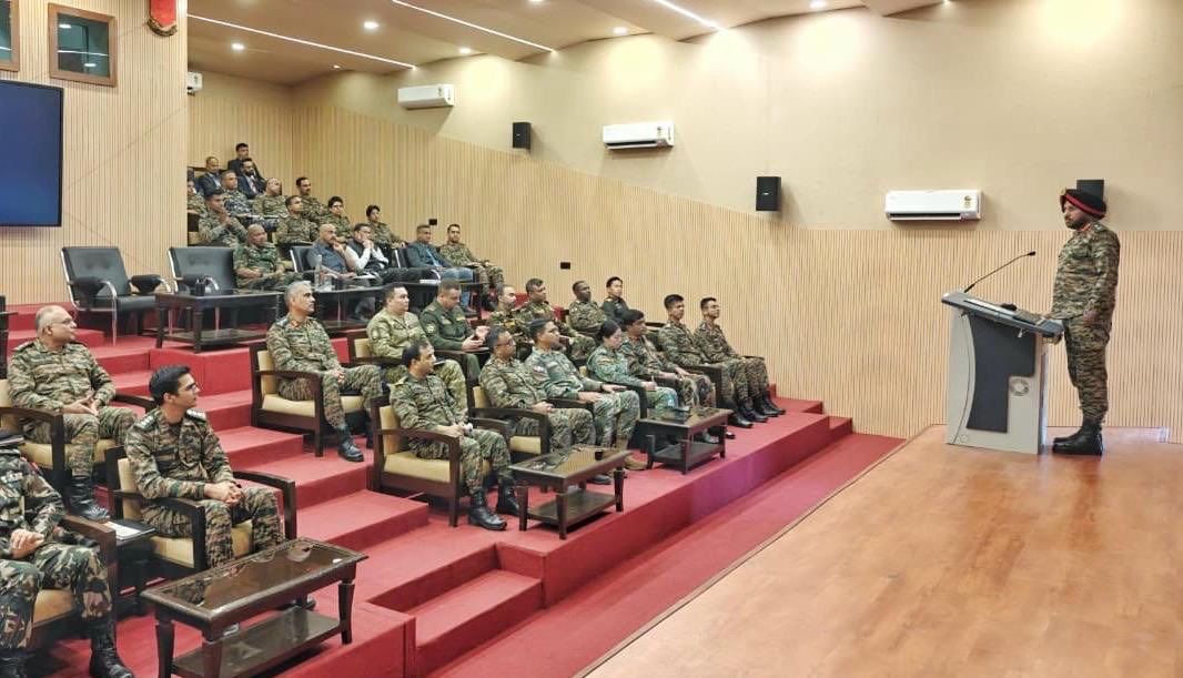 ia_awc's tweet image. Information Warfare Course at #AWC, successfully concluded today with participants from #IA, #IN, friendly foreign countries &amp;amp; journalists. The course fostered rich dialogue on modern information operations and media dynamics @adgpi @artrac_ia ⁦@indiannavy⁩