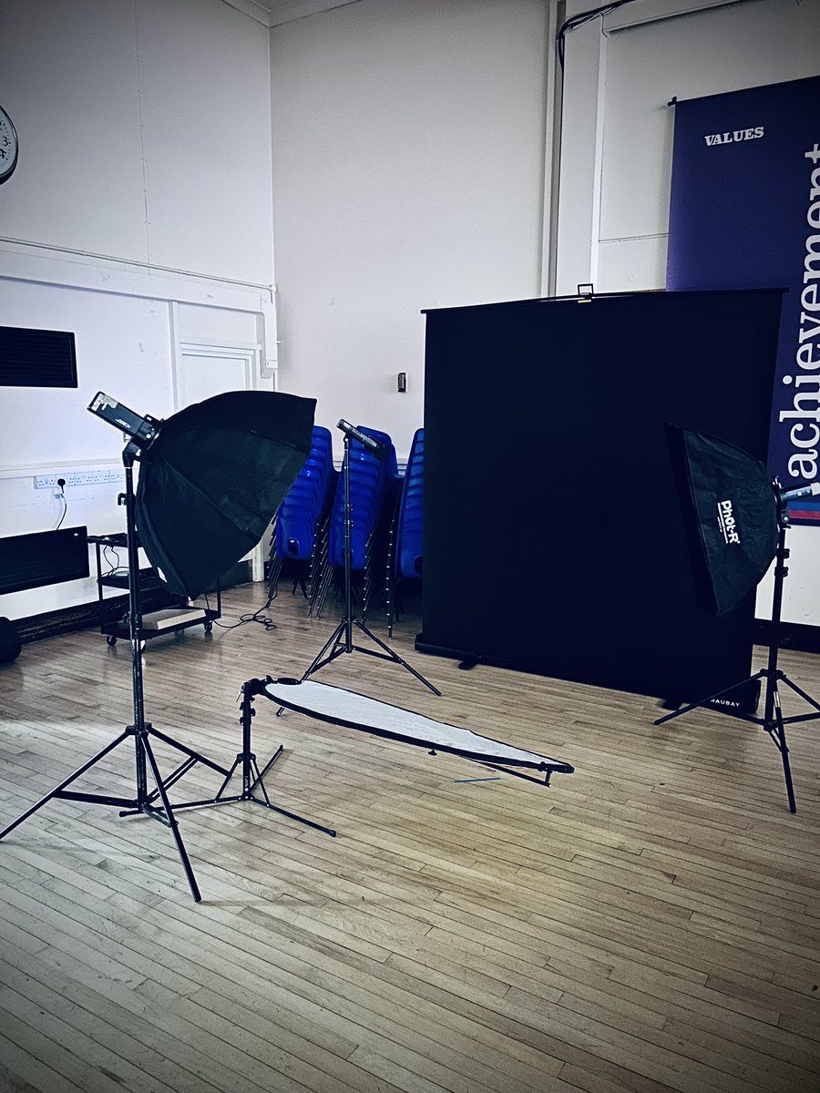 Today’s studio!! Was planing on something slightly different but sadly the arm i brought didn’t work out. Should have gone for the C-stand after all.