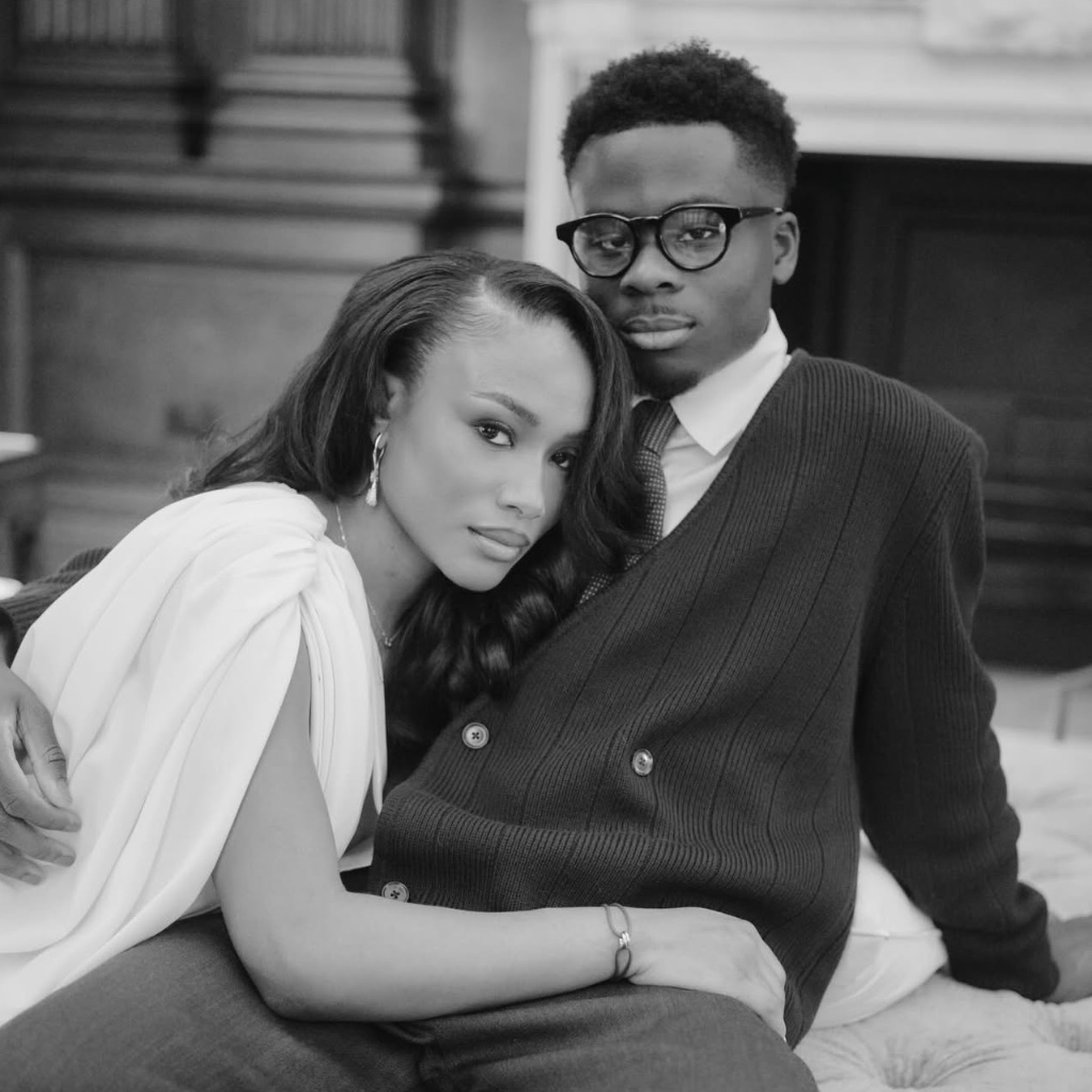 eurofootcom's tweet image. Congratulations to Bukayo Sako and his partner on their engagement! 🥰💍