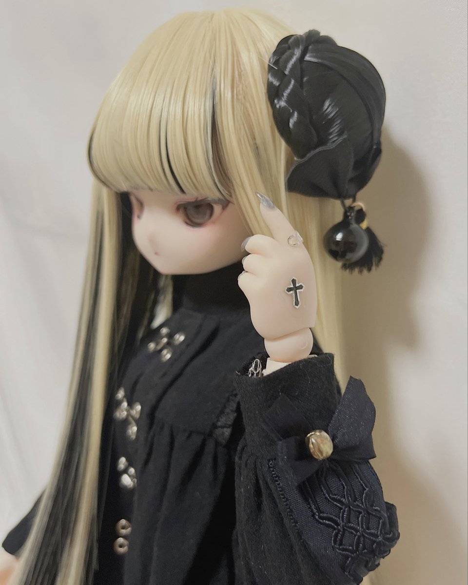 ___hamstar___'s tweet image. 髪にも服の袖にも鈴がついているのよ

 #おぺちゃんこ