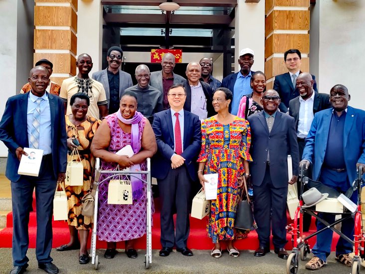 Jamwanda2's tweet image. In this  picture in the backrow is Comrade Lebo who was part of a unit put together by late Gudo Guru - Cde Shiri - to hit Salisbury Fuel Tanks in 1978, after the target had been identified by Cde Teurayi Ropa Mujuru. I did not know he is in the country. Newsmen  and women, hero…