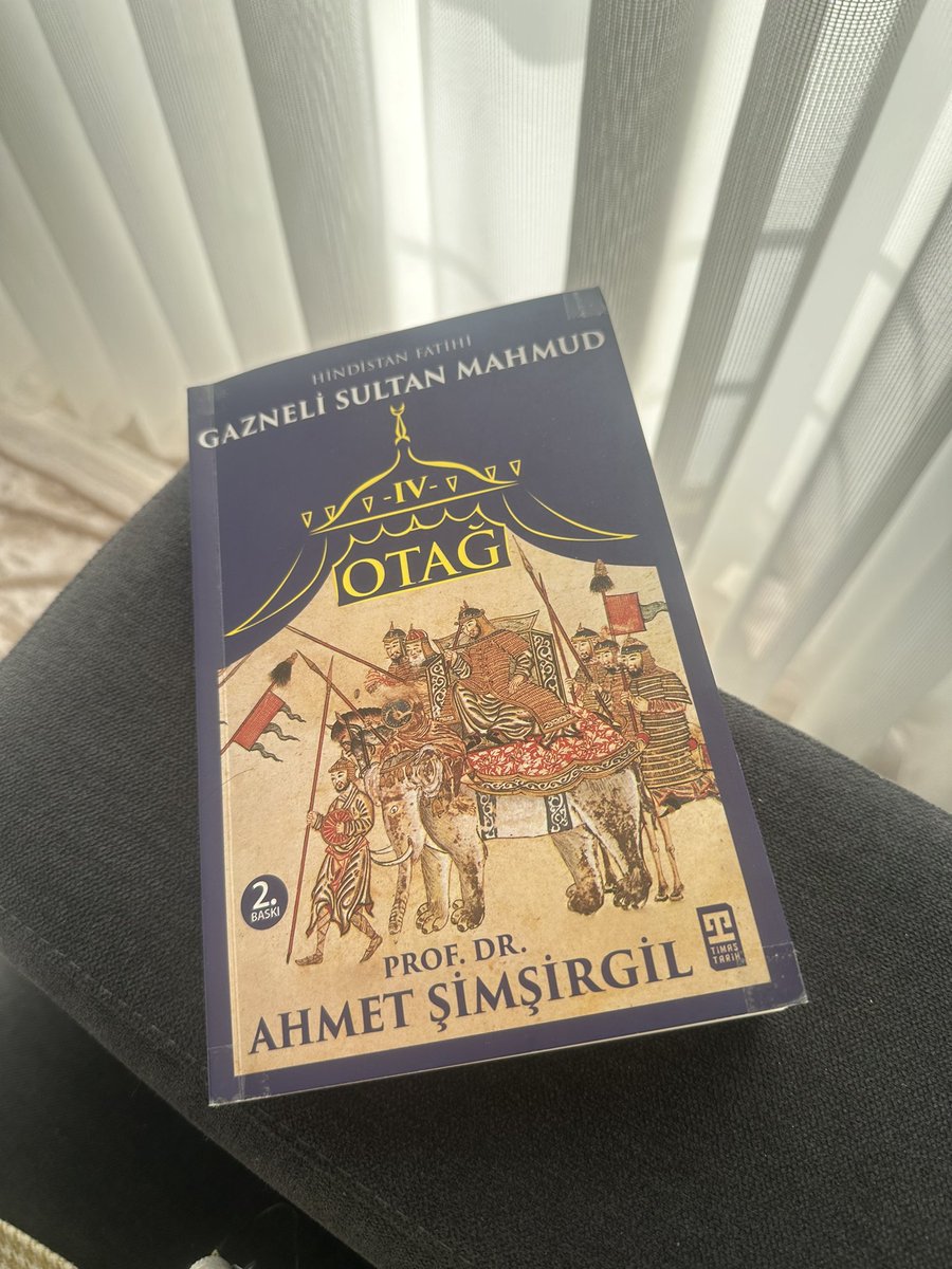 Oku! Evladım! Oku!

Fakat ömrün oldukça lüzumu görülecek ve her hal ve harekette sana örnek olacak ve kendisine uyulacak kanun ve kaide edilebilecek şeyleri oku!

Ziyâde âlim görünmek için değil, ziyâde iyi ve ziyâde fâzıl ve kâmil olmak için oku!