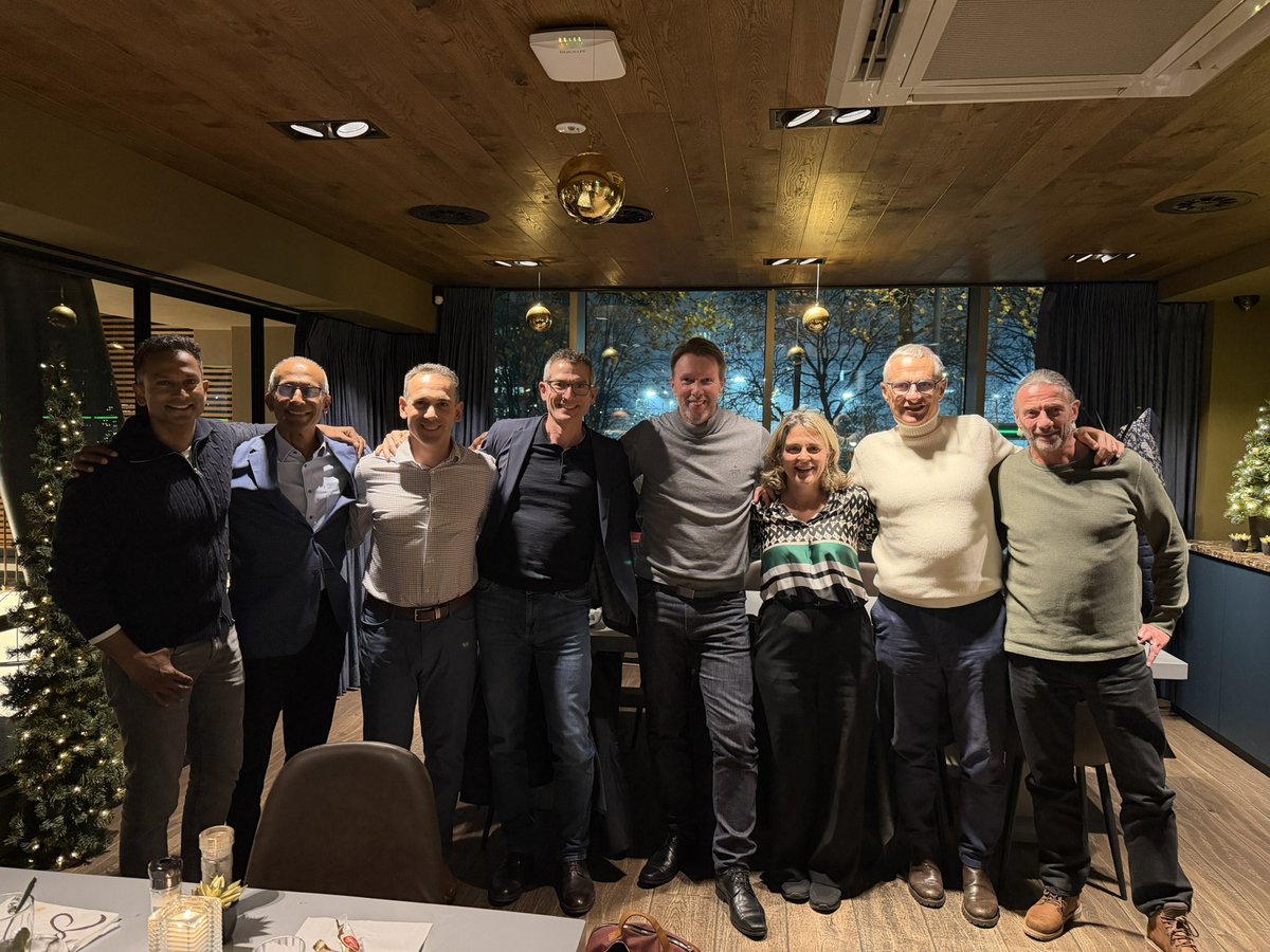 _ShankarSiva's tweet image. Thank you very much for the invitation @bslotman - I was very honoured to be amongst the ✨⭐️ 🇨🇭🇩🇪🇫🇷🇬🇧🇧🇪🇳🇱🇨🇦in #radonc to celebrate your retirement! We managed to squeeze in a bit of laughter amongst the science as well…. And even some bowling @drdavidpalma 🎳 👀
@finn_corinne…