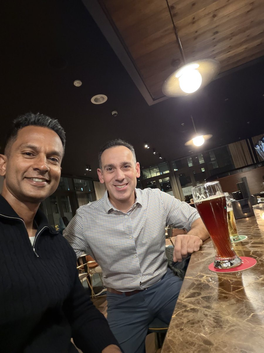 _ShankarSiva's tweet image. Thank you very much for the invitation @bslotman - I was very honoured to be amongst the ✨⭐️ 🇨🇭🇩🇪🇫🇷🇬🇧🇧🇪🇳🇱🇨🇦in #radonc to celebrate your retirement! We managed to squeeze in a bit of laughter amongst the science as well…. And even some bowling @drdavidpalma 🎳 👀
@finn_corinne…