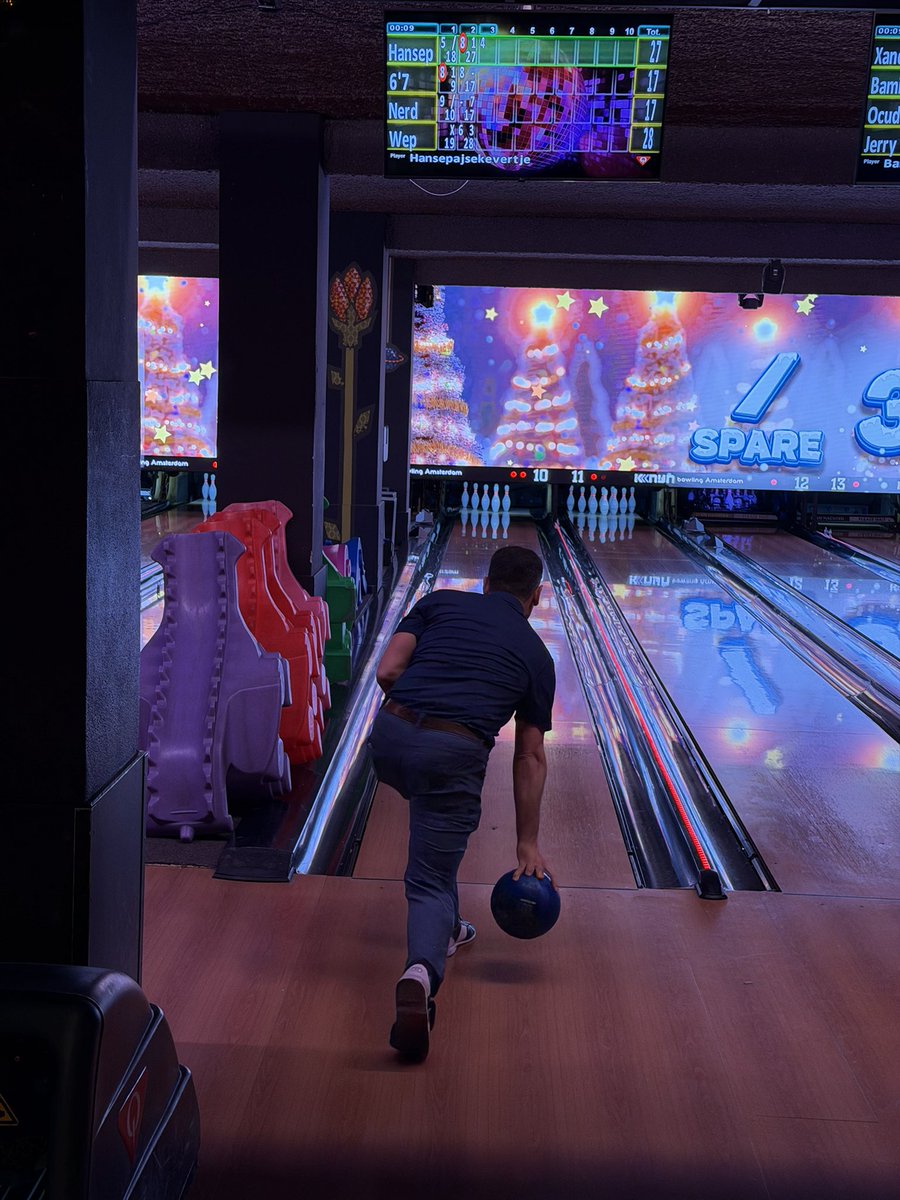 _ShankarSiva's tweet image. Thank you very much for the invitation @bslotman - I was very honoured to be amongst the ✨⭐️ 🇨🇭🇩🇪🇫🇷🇬🇧🇧🇪🇳🇱🇨🇦in #radonc to celebrate your retirement! We managed to squeeze in a bit of laughter amongst the science as well…. And even some bowling @drdavidpalma 🎳 👀
@finn_corinne…