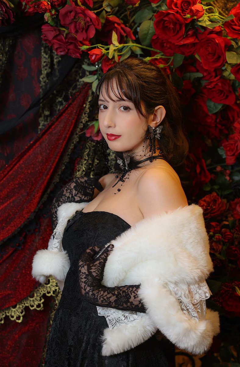 やっぱり薔薇がお似合いです

mimosaさん：<a href="/mimosa_kaikuro/">mimosa🌼</a>
#ハナノスミカ：<a href="/hananosumika_/">ハナノスミカ🎠カフェスタジオ</a>