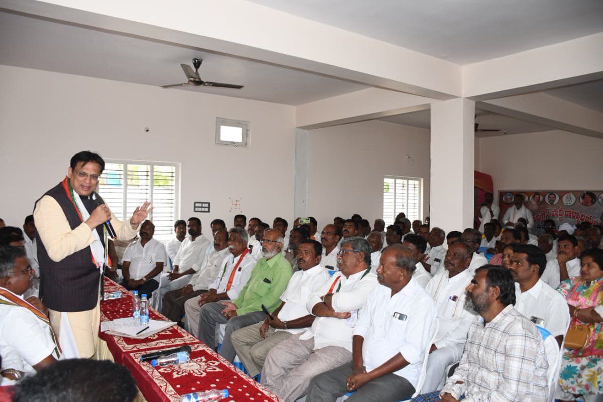 ajaydharamsingh's tweet image. ಆಂಧ್ರ ಪ್ರದೇಶ್ ರಾಜ್ಯದ ಮಡಕಶಿರಾ ಪಟ್ಟಣದಲ್ಲಿ ಆಯೋಜಿಸಲಾಗಿದ್ದ ಸಂಘಟನ್‌ ಸೃಜನ್‌ ಅಭಿಯಾನ ದಲ್ಲಿ ಸಕ್ರಿಯವಾಗಿ ಪಾಲ್ಗೊಳ್ಳಲಾಯಿತು. ಈ ಮಹತ್ವದ ಅಭಿಯಾನದ ಭಾಗವಾಗಿ, ಜಿಲ್ಲಾ ಮಟ್ಟದ  ಸಭೆಯನ್ನು ಉದ್ದೇಶಿಸಿ ಮಾತನಾಡಲಾಯಿತು.

ಸಂಘಟನೆಯ ಬಲವರ್ಧನೆ ಮತ್ತು ಪಕ್ಷದ ರಚನಾತ್ಮಕ ಕಾರ್ಯಗಳ ಕುರಿತು ಪ್ರಮುಖ ವಿಚಾರಗಳನ್ನು ಮಂಡಿಸಿ, ಸ್ಥಳೀಯ…