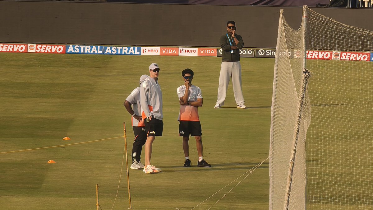 Morne Morkel having some intense chat with Ruturaj 🏏🇮🇳