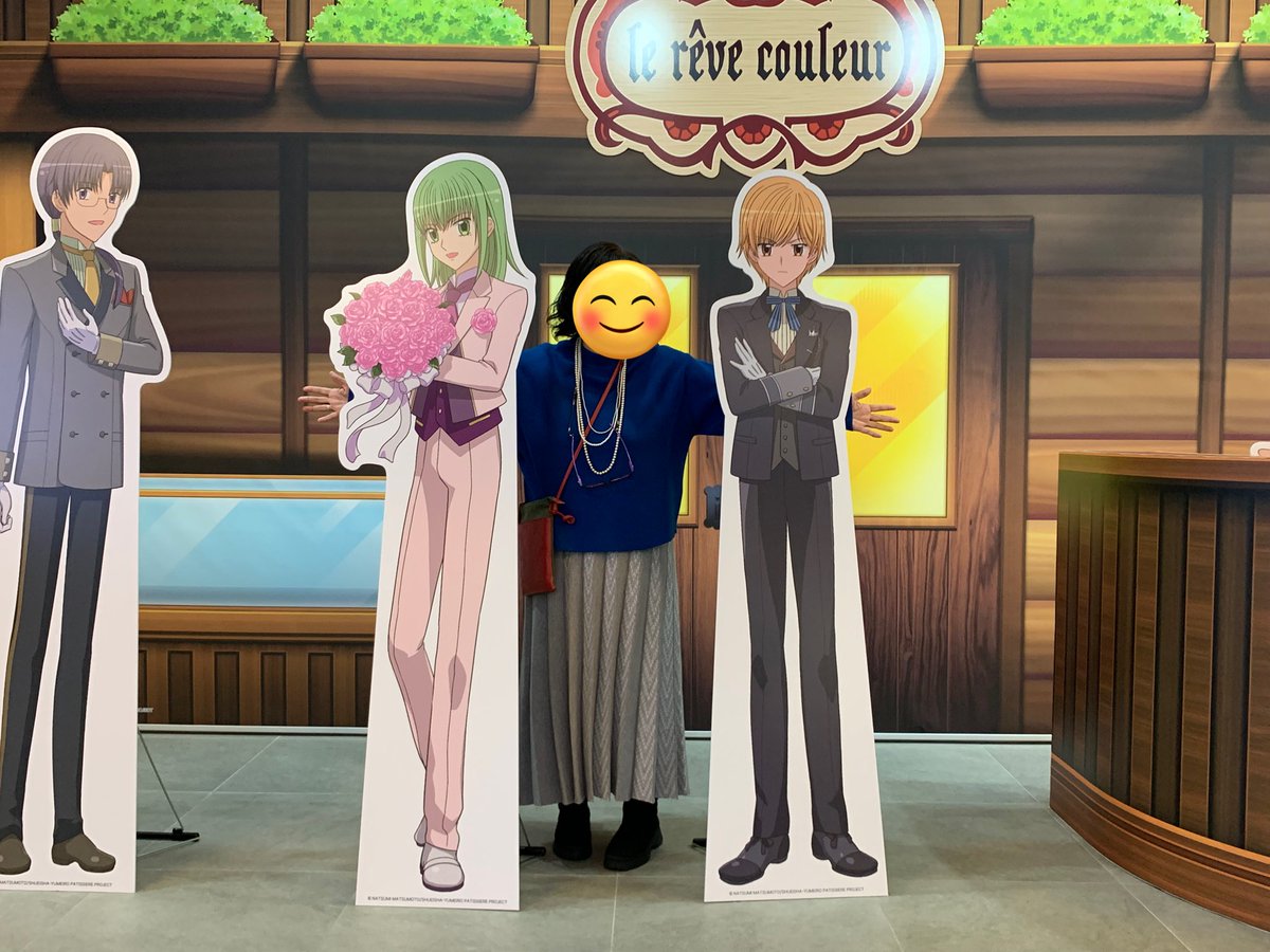 じつは韓国ポップアップストア視察に来ていました。可愛く演出された会場とこれまた可愛いグッズに感激💓今回フォトスポットがあって、私もスイーツ王子達と撮ってみました。