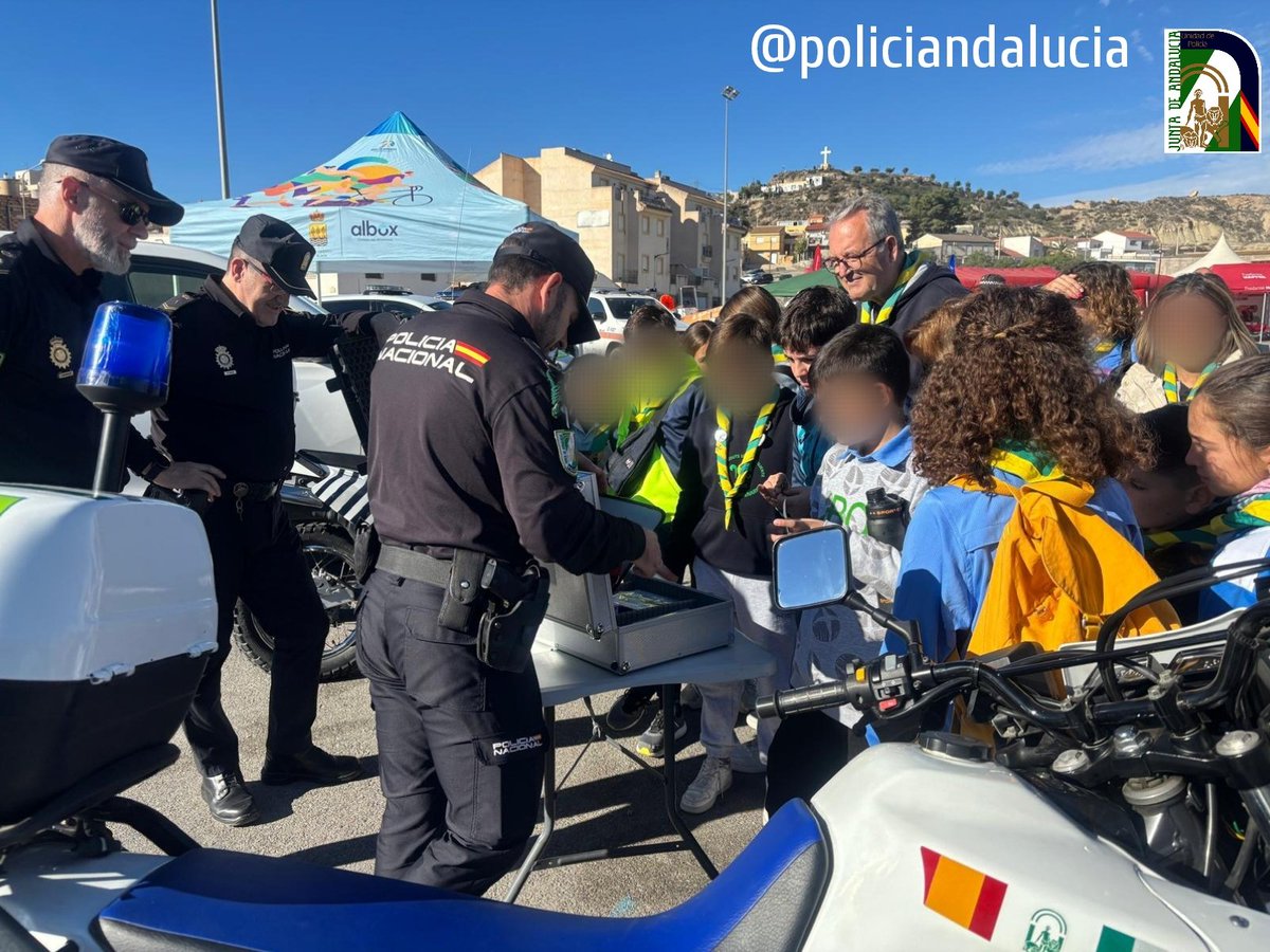 policiandalucia's tweet photo. III Exposición de Medios de Emergencias y Prevención de Incendios, #Abox #Almería 🚔🚒🚑🔥
Una jornada llena de aprendizaje, demostraciones y actividades

Una cita imprescindible para conocer de cerca el trabajo de los servicios de emergencia y disfrutar en familia https://t.co/1tMZkjBbVL