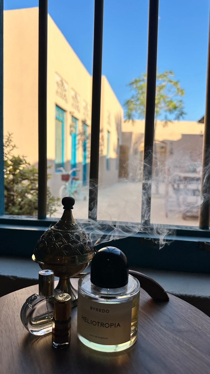 almizin5656's tweet photo. يكفي أحس بغلاك لو ما أشوفك 
مثل العطر يكفي عن الشوف شمه♥️🕊️ https://t.co/4RrqHtUhpX