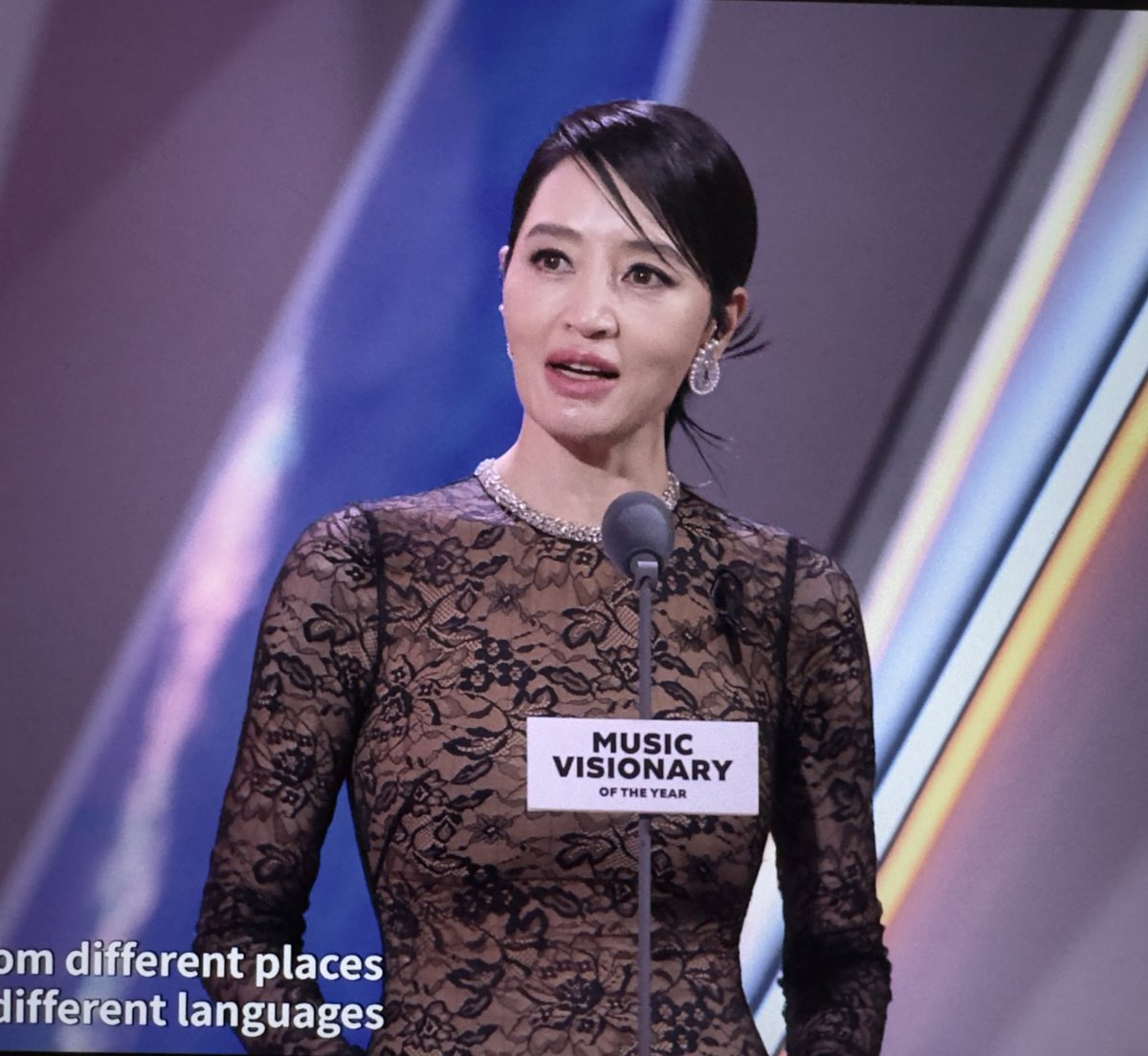 hyesoocream's tweet photo. SHE IS SO GORGEOUS OMG!!! #KIMHYESOO #MAMAAWARDS2025 👸 https://t.co/fTGCTju9Sa