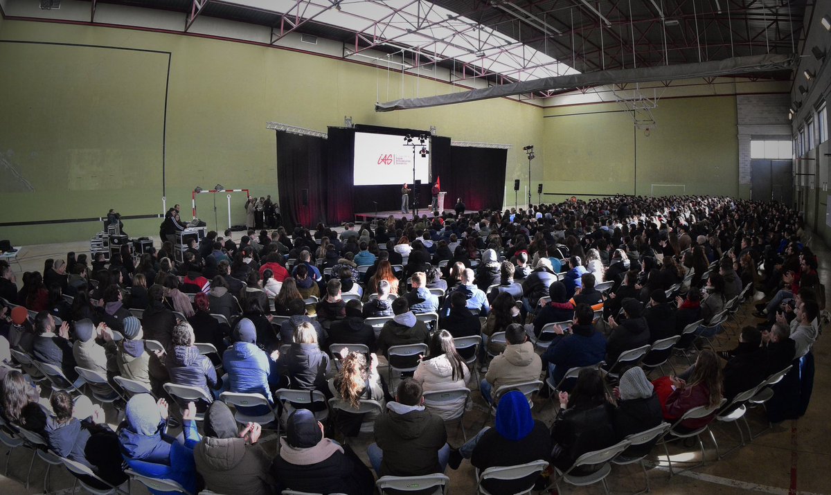 IASozialista's tweet image. Berriozarren ehunka militante elkartu gara VIII. Kongresuari amaiera emateko.

Estrategia sozialistaren bidea berretsi eta Euskal Estatu Sozialistaren alde lerratu gara.  Hemendik aurrera Euskal Herriko Ikasle Antolakunde Sozialista izenarekin jardungo dugu.